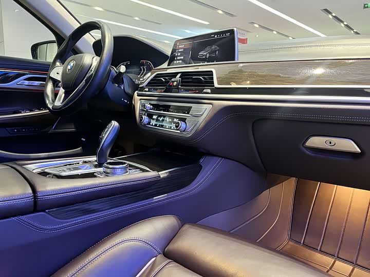 BMW 7 Series 730Li люкс-пакет — фото 9