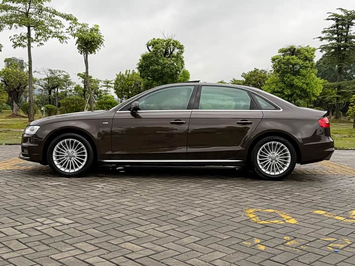 Audi A4L 35 TFSI S line комфорт — фото 4