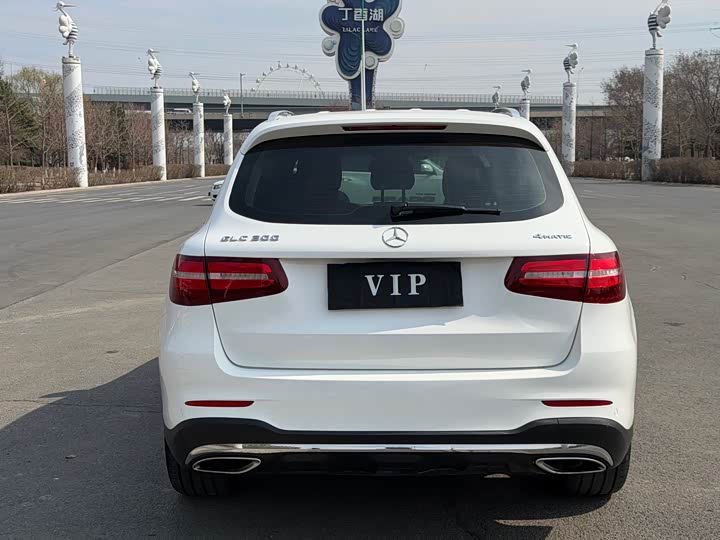 Mercedes-Benz GLC 2018 GLC 300 4 MATIC — фото 4