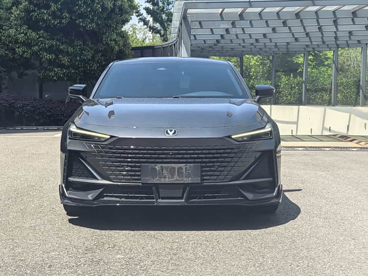 Changan UNI-V 2023 1.5 T — фото 2