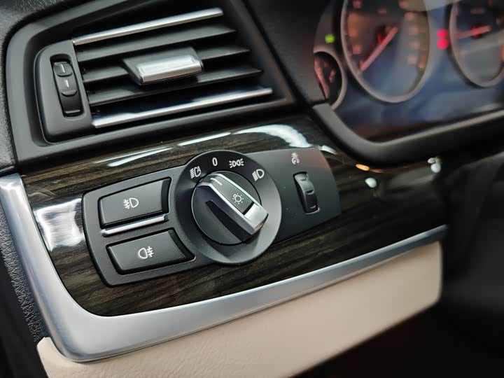 BMW 5 Series — фото 24
