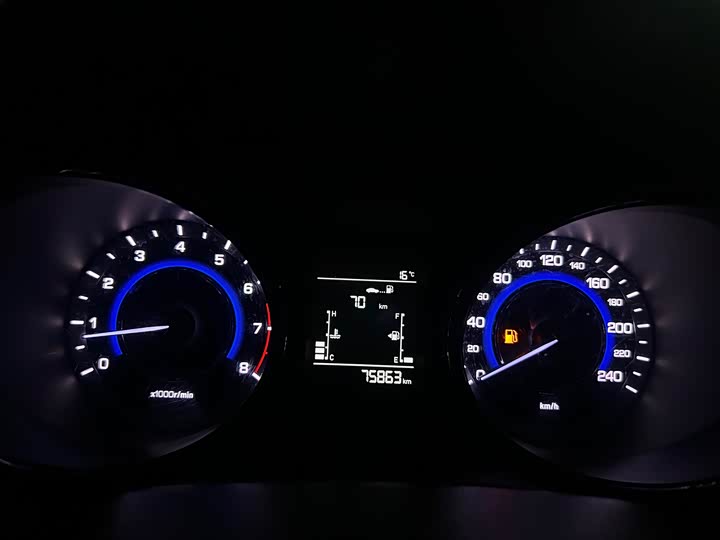 Changan CS15 2016 1.5 L MT — фото 8