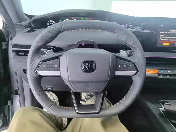 Changan UNI-V 2022 1.5 T — фото 15