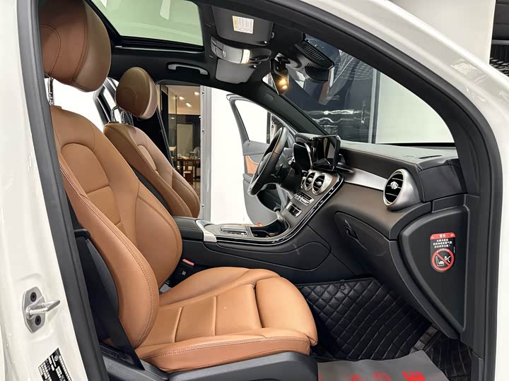 Mercedes-Benz GLC 2023 GLC 300 4 MATIC SUV — фото 10