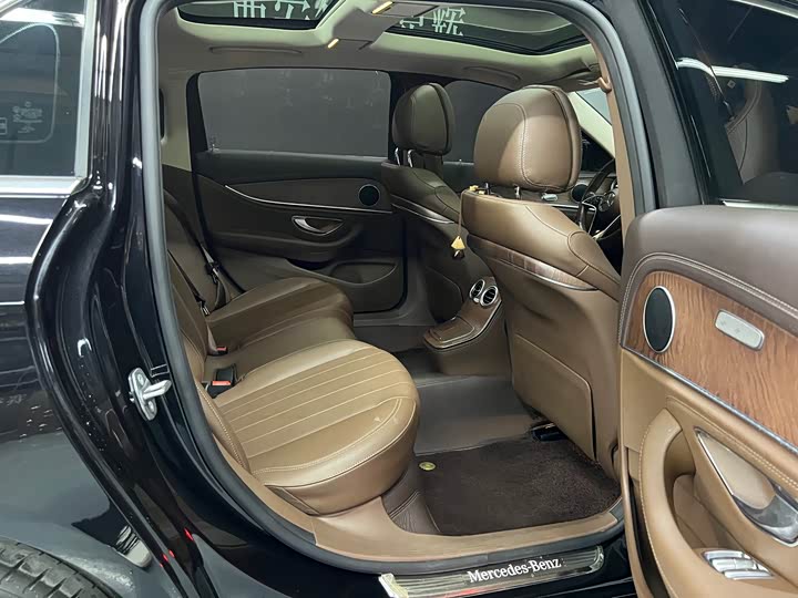 Mercedes-Benz E-Class 2022 E 260 L — фото 14
