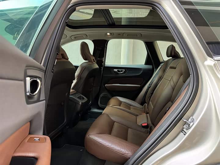Volvo XC60 2020 T 5 4 WD — фото 10
