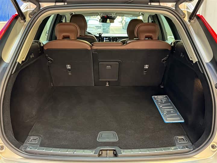 Volvo XC60 2020 T 5 4 WD — фото 8