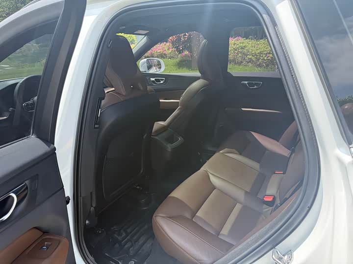 Volvo XC60 2021 T 5 4 WD — фото 10