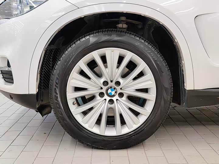 BMW X5 2015 x Drive 28i — фото 4