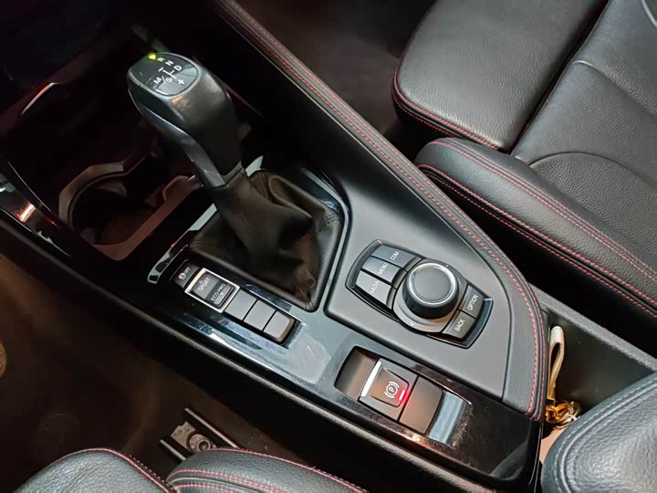 BMW X1 2018 s Drive 18 Li — фото 9