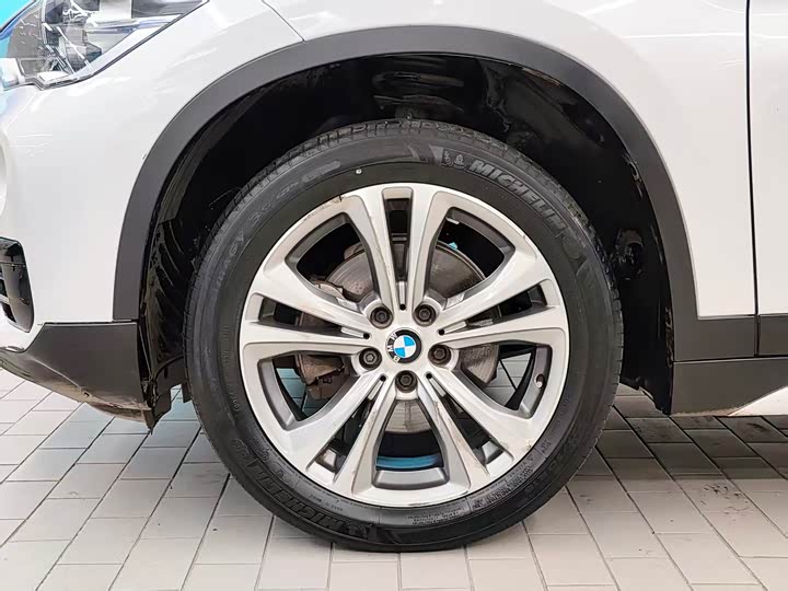 BMW X1 2018 s Drive 18 Li — фото 4