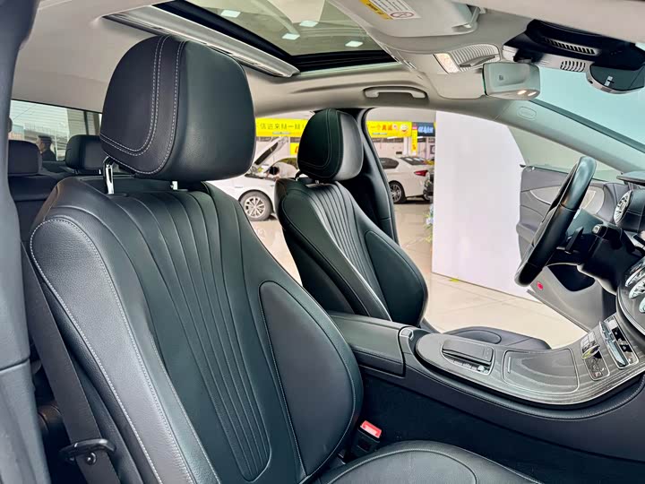 Mercedes-Benz CLS 2018 CLS 300 — фото 16