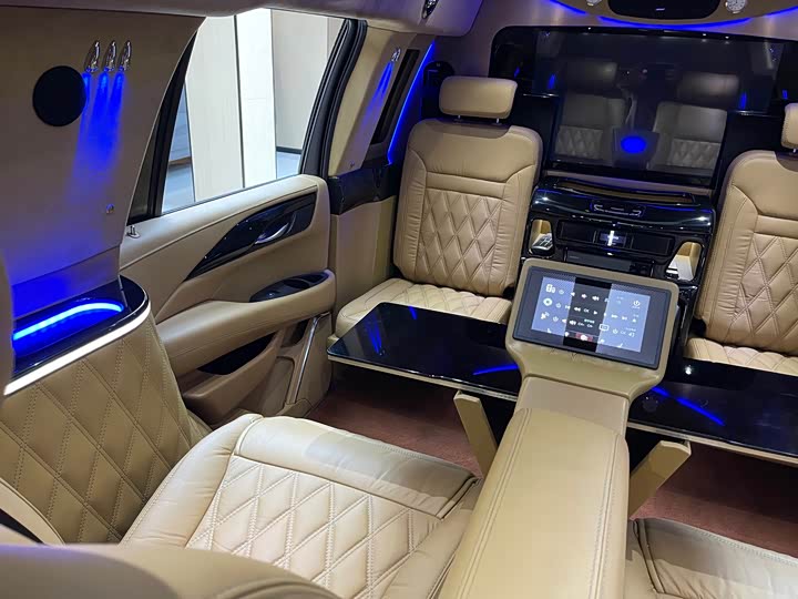 Cadillac ESCALADE 2017 6.2 L ESV — фото 10