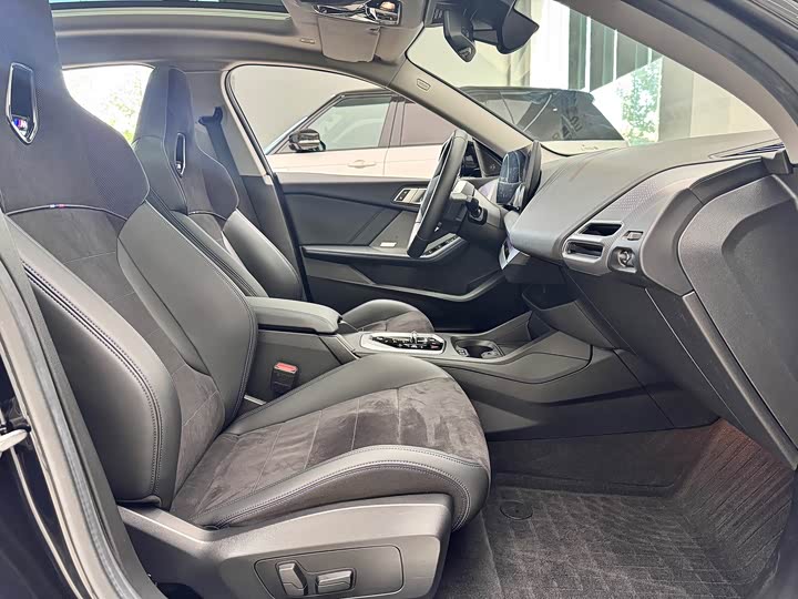BMW 2-Series 2025 225 L M — фото 15