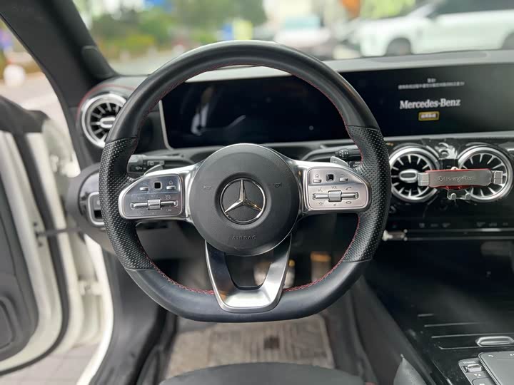 Mercedes-Benz CLA 2020 CLA 200 — фото 16