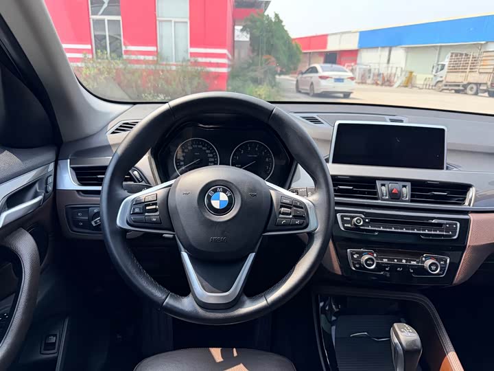 BMW X1 2016 x Drive 20 Li Luxury — фото 14