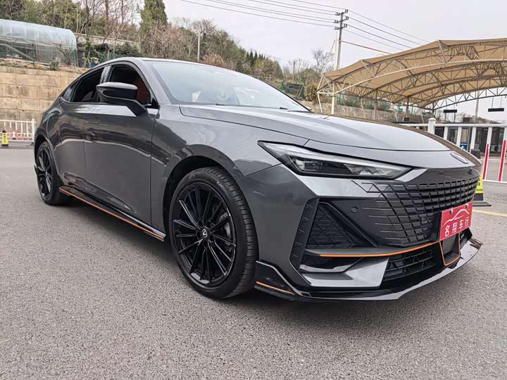 Changan UNI-V 2023 1.5 T — фото 3