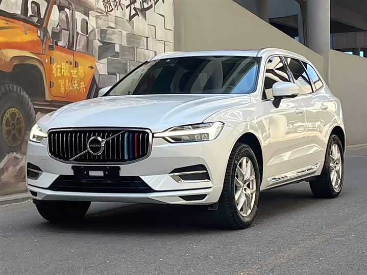Volvo XC60 2018 T 5 4 WD — фото 1