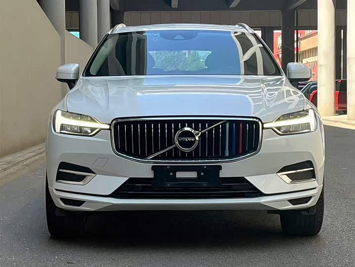 Volvo XC60 2018 T 5 4 WD — фото 2