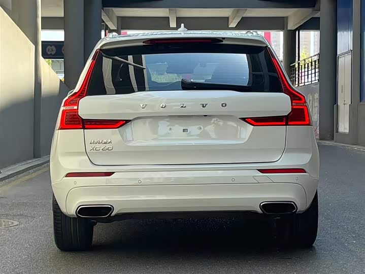Volvo XC60 2018 T 5 4 WD — фото 4