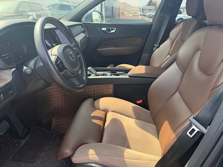 Volvo XC60 2022 B 5 4 WD — фото 7