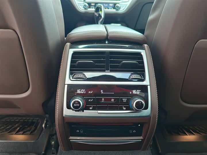 BMW 7-Series 2016 740 Li Leading — фото 18