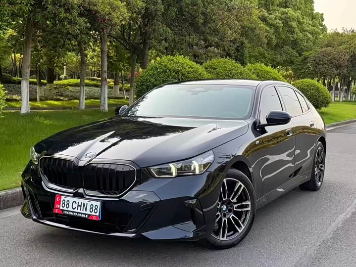 BMW 5-Series 2025 525 Li M