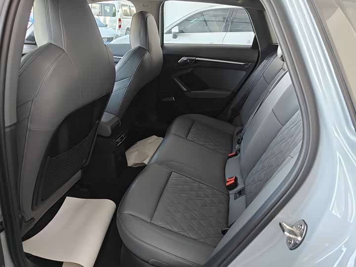Audi A3 2025 Sportback 35 TFSI — фото 4