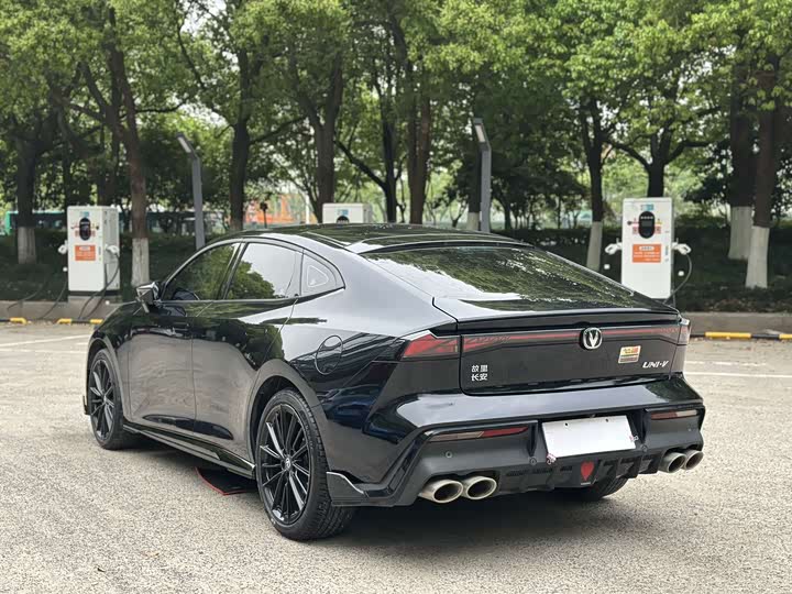 Changan UNI-V 2023 1.5 T — фото 6