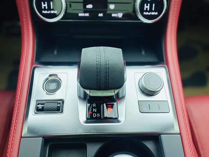 Jaguar F-PACE 2024 P 250 R-Dynamic SE — фото 11