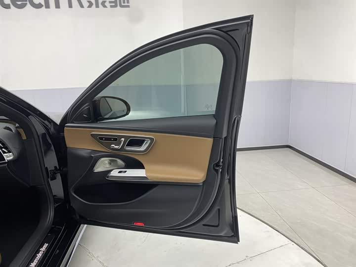 Mercedes-Benz E-Class 2024 E 300 L Luxury — фото 26