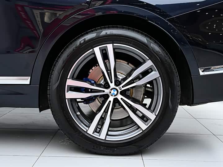 BMW X7 2022 x Drive 40i M — фото 38