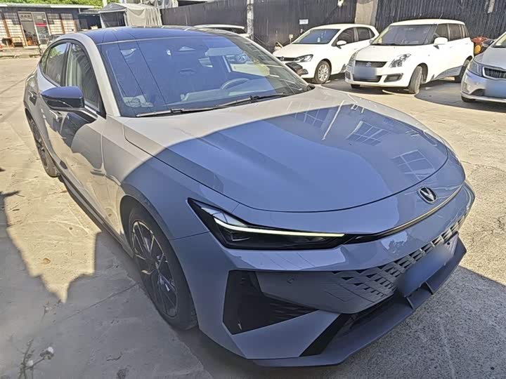 Changan UNI-V 2024 1.5 T Premium — фото 4