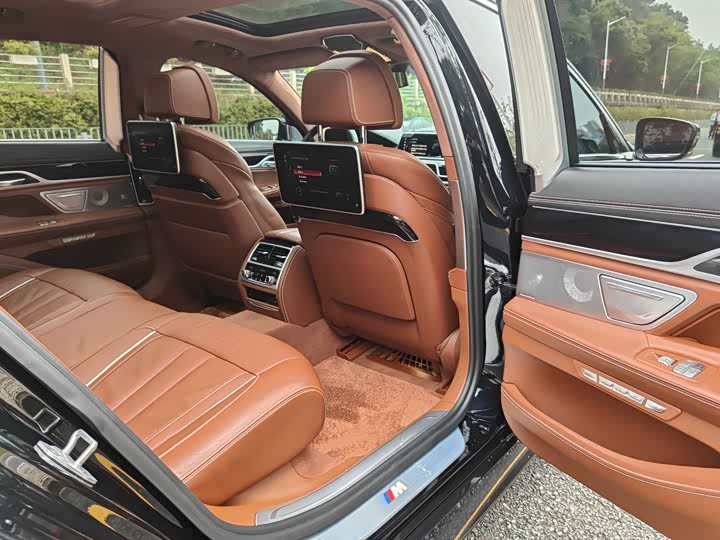 BMW 7-Series 2018 750 Li x Drive M — фото 23