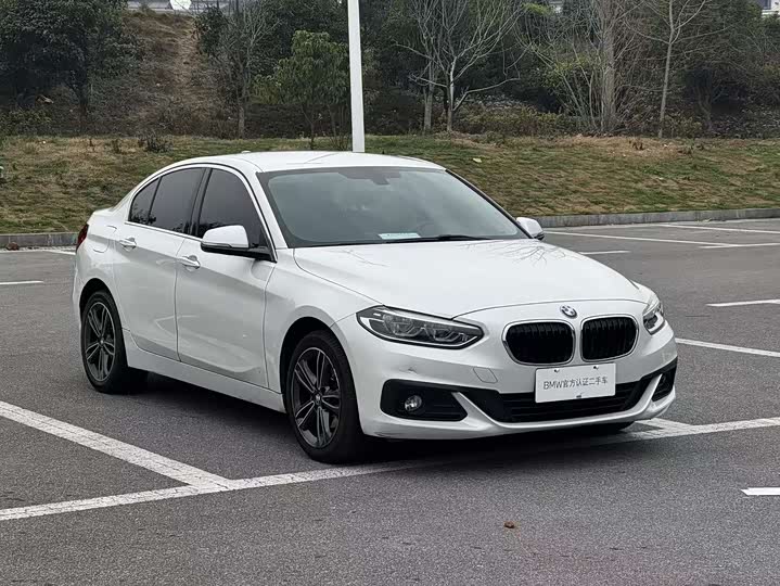 BMW 1-Series 2019 118i — фото 5