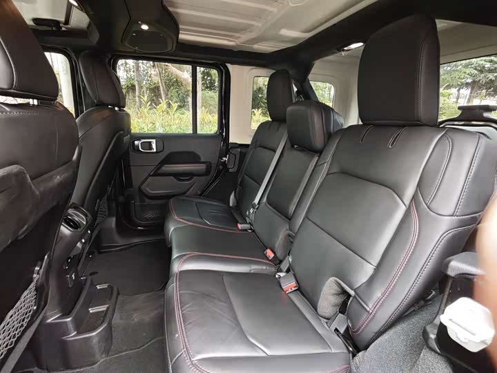 Jeep Wrangler — фото 13