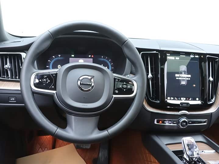 Volvo XC60 2024 B 5 4 WD — фото 27