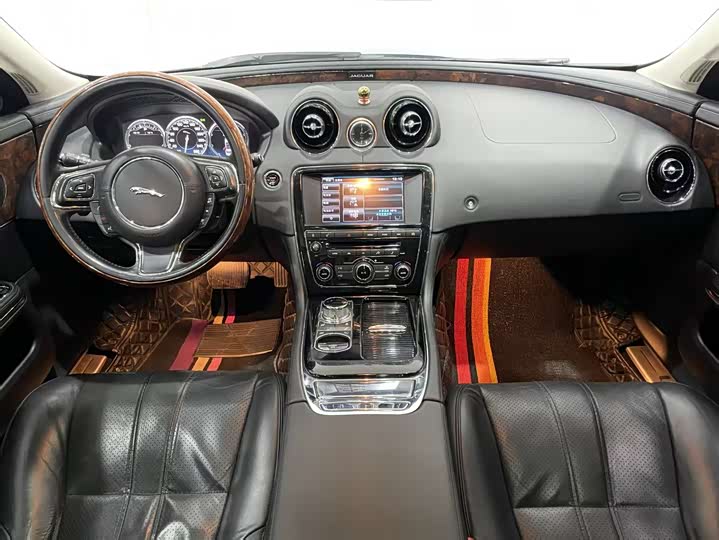 Jaguar XJ 2015 XJL 3.0 SC 4 WD — фото 6