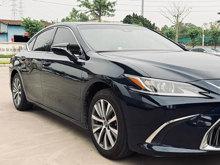 Lexus ES 2020 200 — фото 10