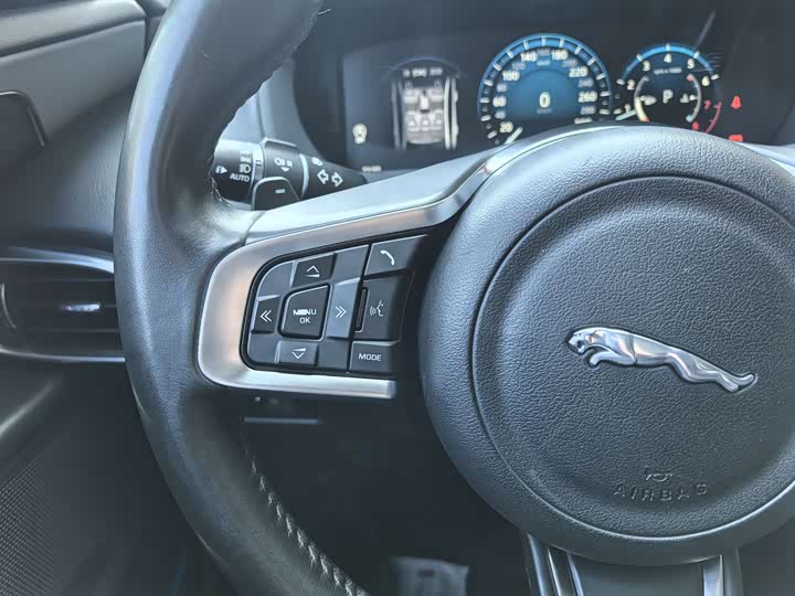 Jaguar XEL 2019 2.0 T 200 PS — фото 20