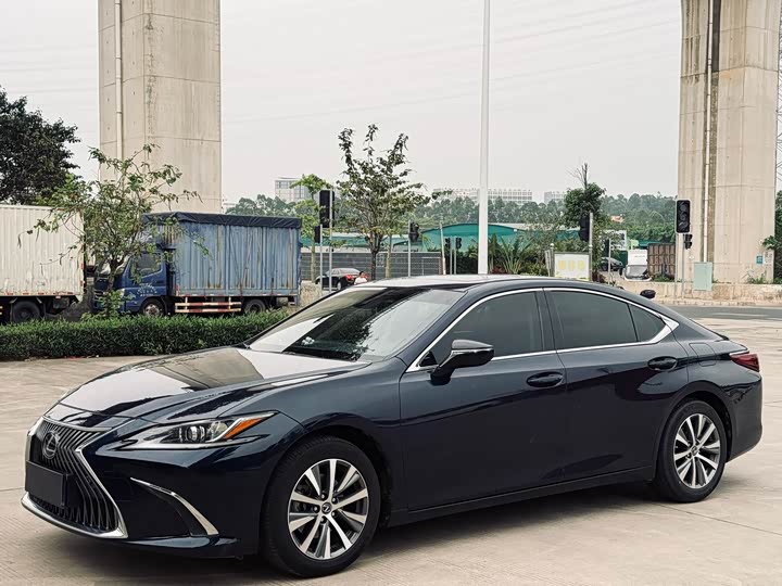 Lexus ES 2020 200 — фото 1