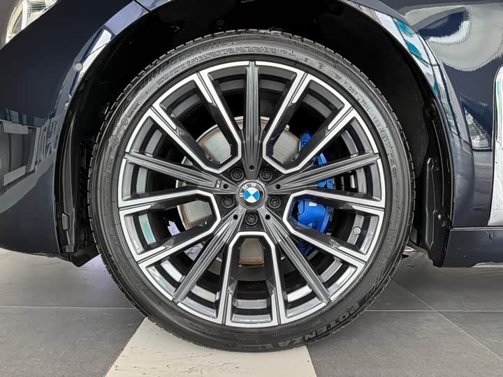 BMW 7 Series — фото 18