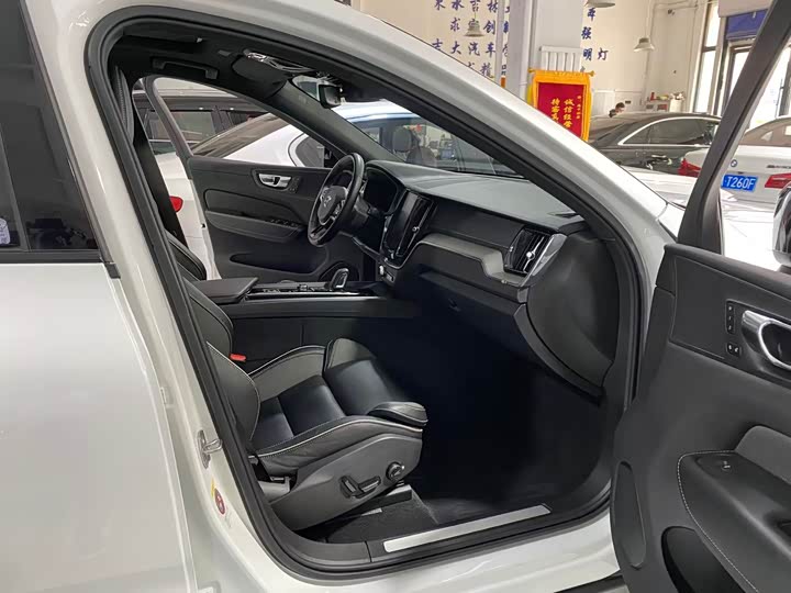 Volvo XC60 Hybrid 2021 T 8 E Hybrid — фото 7