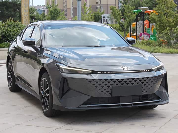 Changan UNI-V 2024 i DD 136km — фото 23