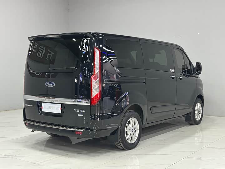 Ford Tourneo — фото 5