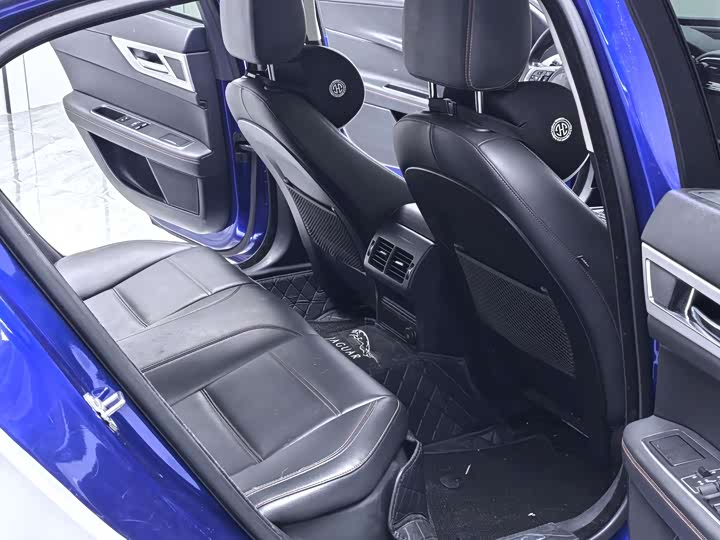 Jaguar XEL 2018 2.0 T 200 PS — фото 10