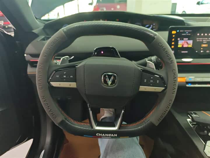 Changan UNI-V 2024 1.5 T Premium — фото 3