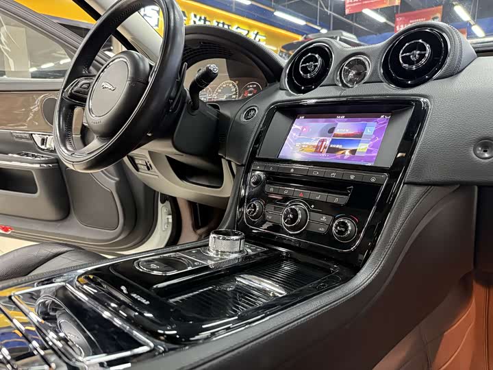 Jaguar XJ 2016 XJL 3.0 SC 2 WD — фото 17