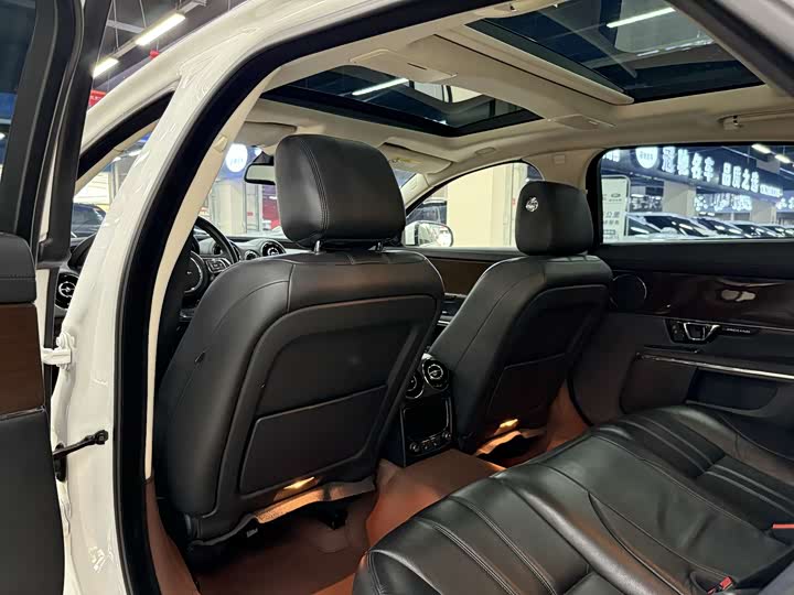 Jaguar XJ 2016 XJL 3.0 SC 2 WD — фото 20