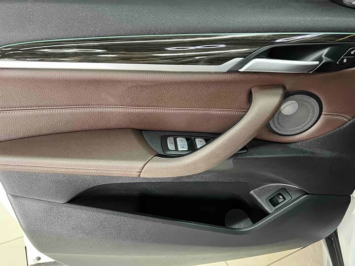 BMW X1 2022 x Drive 25 Li — фото 8